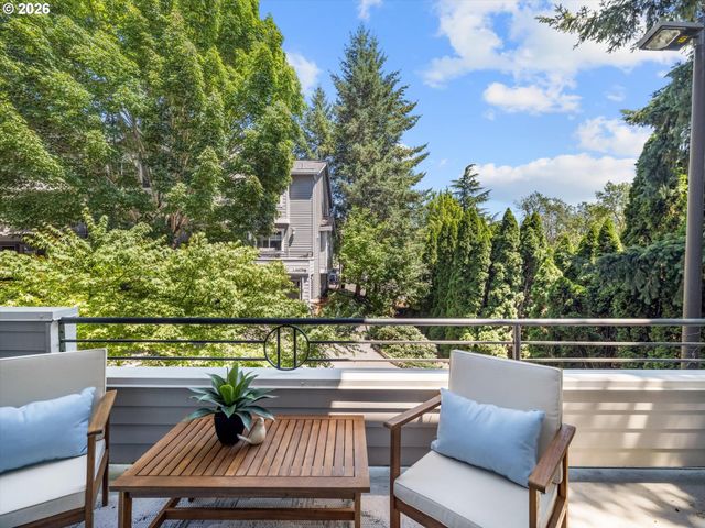 4528 LOWER Dr, Lake Oswego, OR 97035