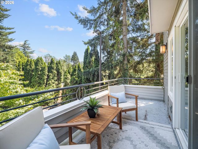 4528 LOWER Dr, Lake Oswego, OR 97035