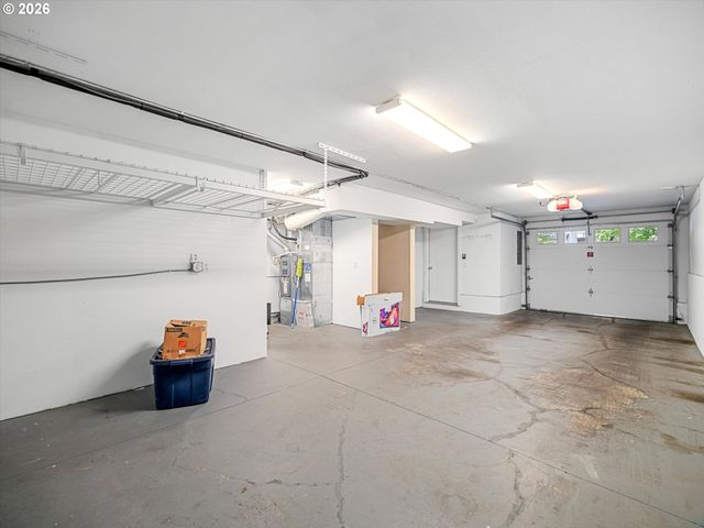 4528 LOWER Dr, Lake Oswego, OR 97035