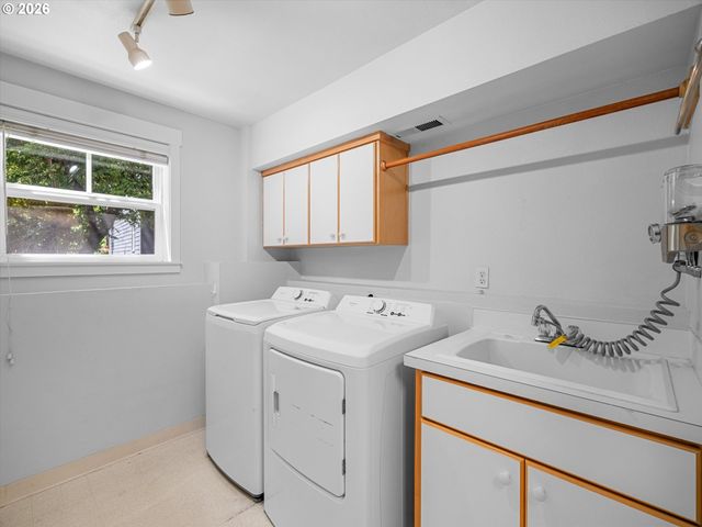 4528 LOWER Dr, Lake Oswego, OR 97035