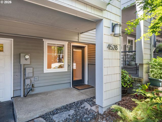 4528 LOWER Dr, Lake Oswego, OR 97035