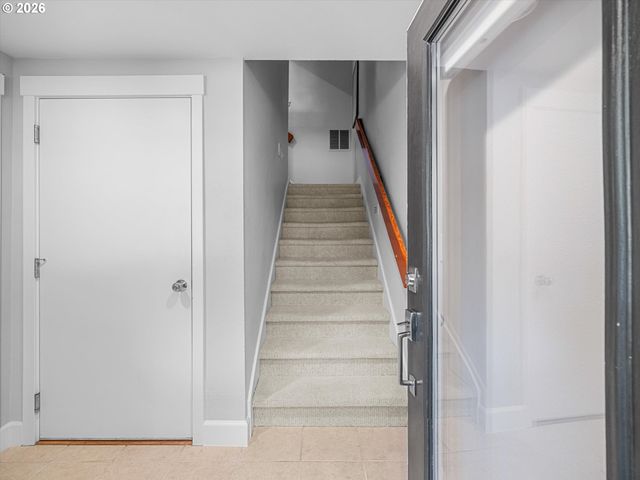 4528 LOWER Dr, Lake Oswego, OR 97035