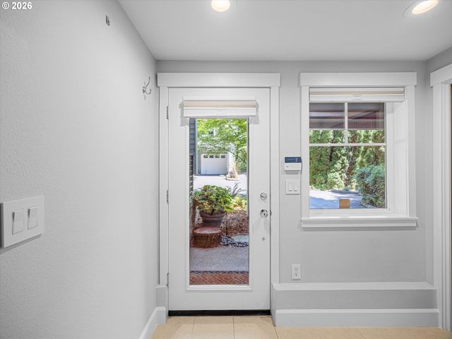 4528 LOWER Dr, Lake Oswego, OR 97035
