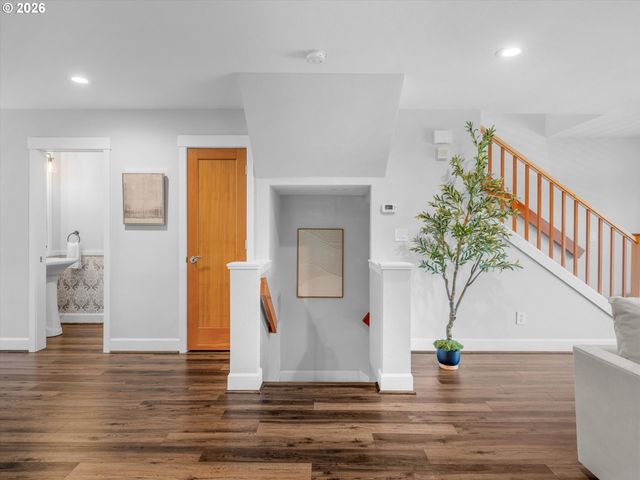 4528 LOWER Dr, Lake Oswego, OR 97035