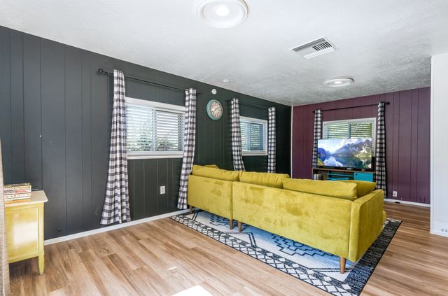 613 Jane Street NE, Albuquerque, NM 87123