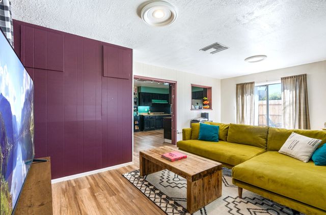 613 Jane Street NE, Albuquerque, NM 87123