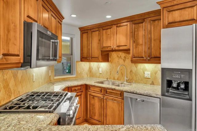 7575 Eads Avenue 206, La Jolla, CA 92037