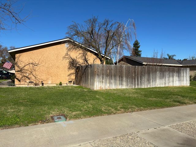 9852 Margaret Ct, Delhi, CA 95315