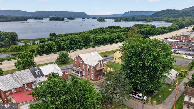 216 N FRONT ST, Liverpool, PA 17045