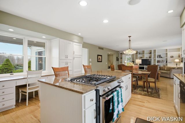 6515 Clearbrook Drive, Saugatuck, MI 49453
