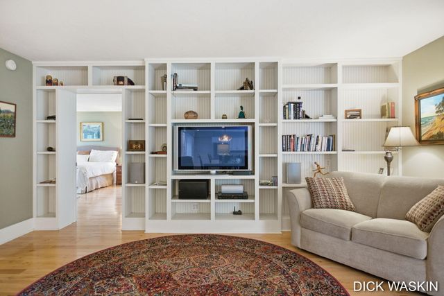 6515 Clearbrook Drive, Saugatuck, MI 49453