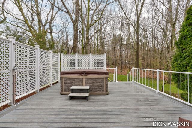 6515 Clearbrook Drive, Saugatuck, MI 49453