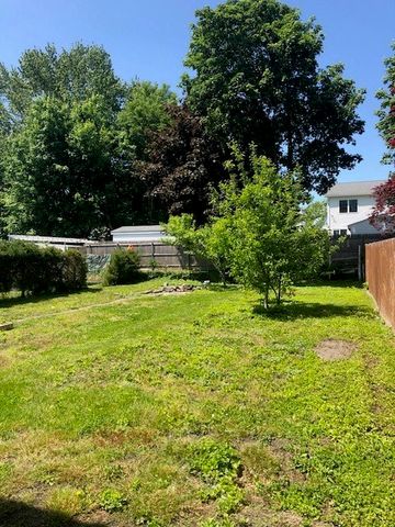 15 Rock Street 1, Bristol, RI 02809