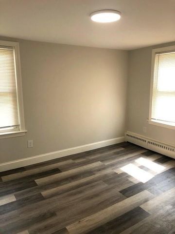 15 Rock Street 1, Bristol, RI 02809