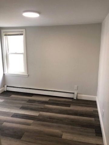 15 Rock Street 1, Bristol, RI 02809