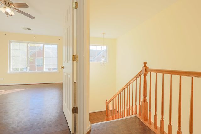 736 Hanbury Drive, Des Plaines, IL 60016