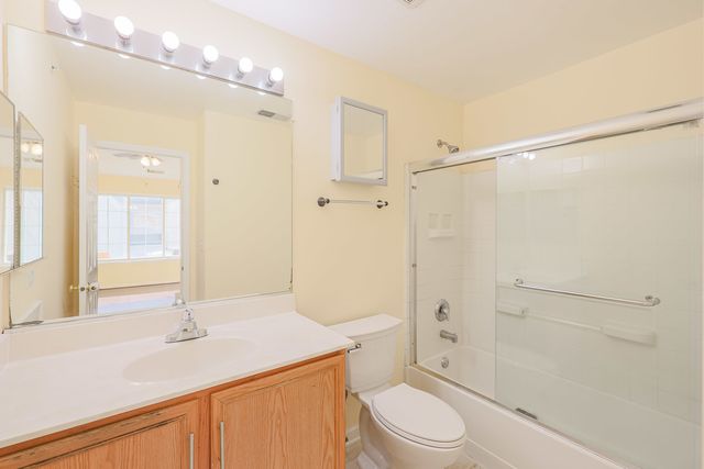 736 Hanbury Drive, Des Plaines, IL 60016