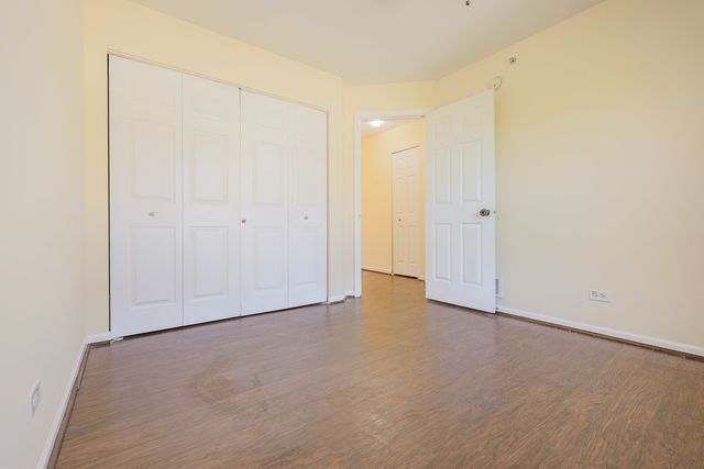 736 Hanbury Drive, Des Plaines, IL 60016
