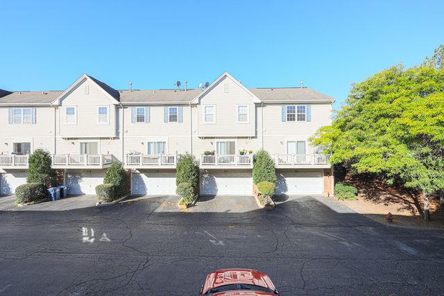 736 Hanbury Drive, Des Plaines, IL 60016