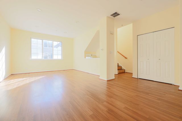 736 Hanbury Drive, Des Plaines, IL 60016