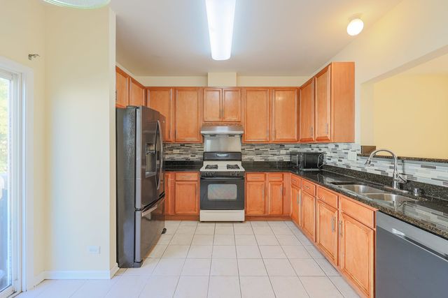 736 Hanbury Drive, Des Plaines, IL 60016