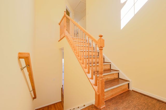 736 Hanbury Drive, Des Plaines, IL 60016