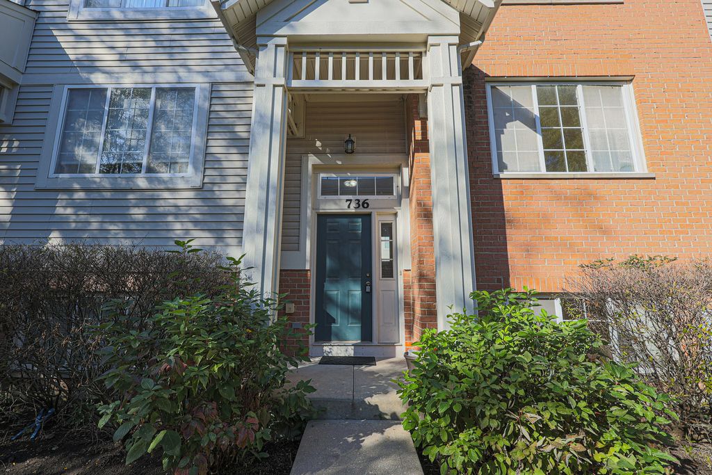736 Hanbury Drive, Des Plaines, IL 60016 — photo 2