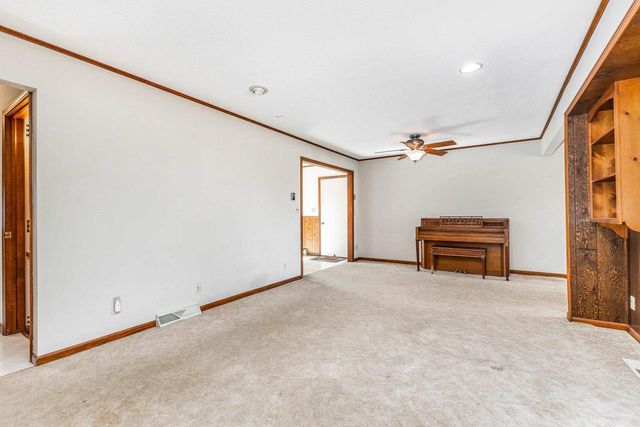 550 Grandview Lane, Platteville, WI 53818