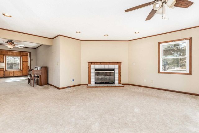 550 Grandview Lane, Platteville, WI 53818