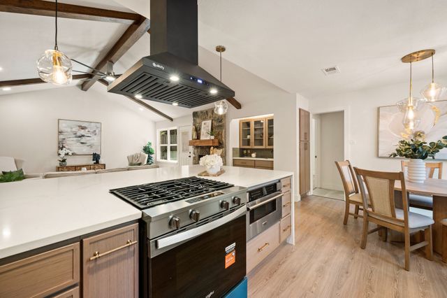 800 Tanglewood Lane, Arlington, TX 76012