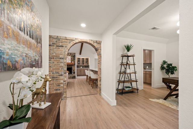 800 Tanglewood Lane, Arlington, TX 76012