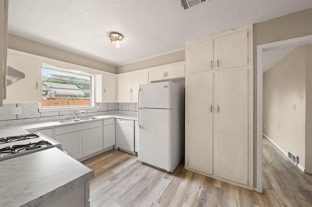 637 Redstone Avenue, Edmond, OK 73013