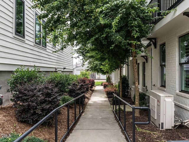 1610 Draper View Loop 101, Raleigh, NC 27608