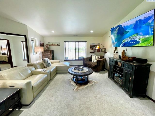 223108 E Perkins Road, Kennewick, WA 99337