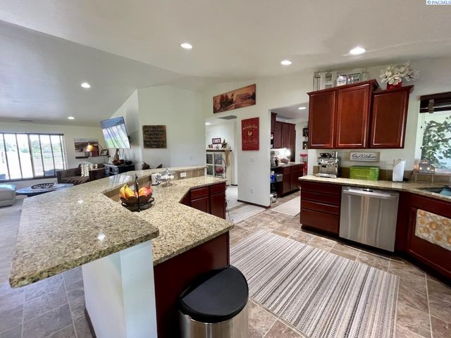 223108 E Perkins Road, Kennewick, WA 99337