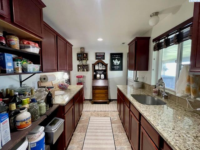 223108 E Perkins Road, Kennewick, WA 99337