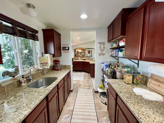 223108 E Perkins Road, Kennewick, WA 99337