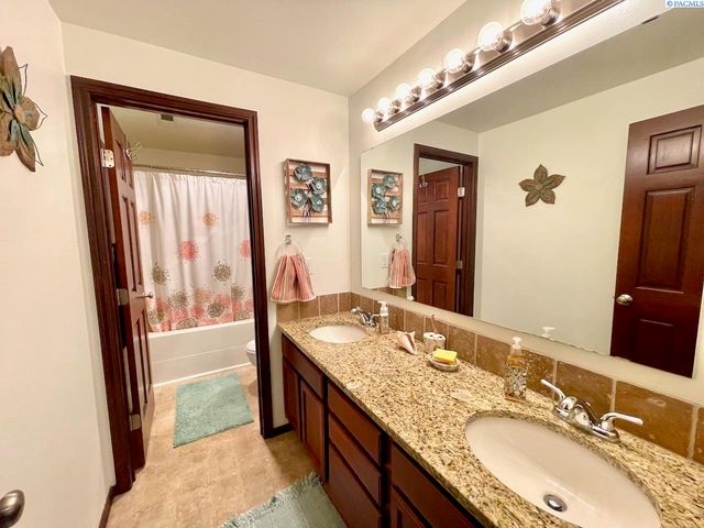 223108 E Perkins Road, Kennewick, WA 99337