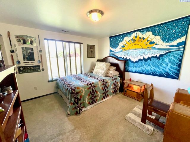 223108 E Perkins Road, Kennewick, WA 99337