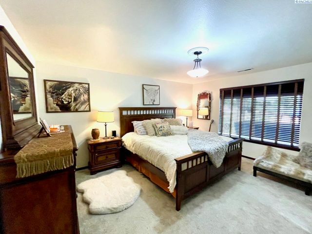 223108 E Perkins Road, Kennewick, WA 99337