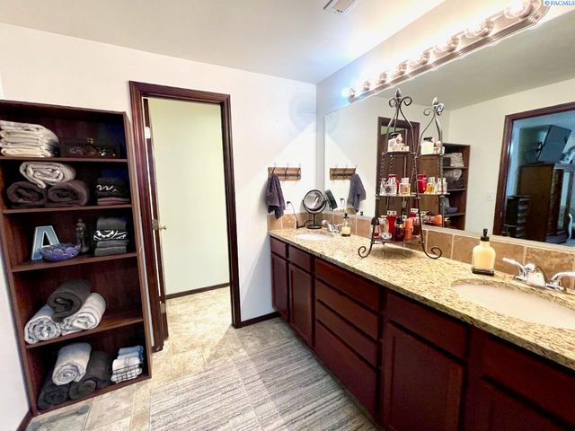 223108 E Perkins Road, Kennewick, WA 99337