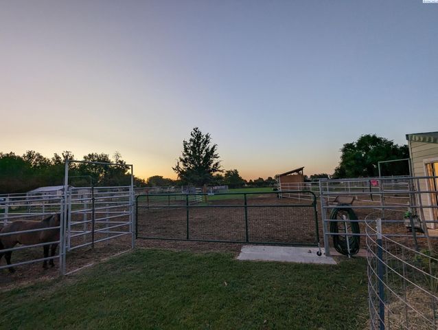 223108 E Perkins Road, Kennewick, WA 99337