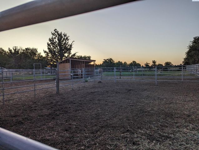 223108 E Perkins Road, Kennewick, WA 99337