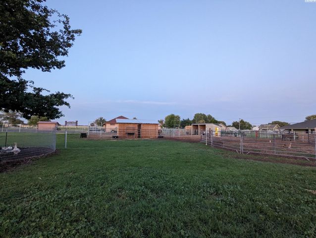 223108 E Perkins Road, Kennewick, WA 99337