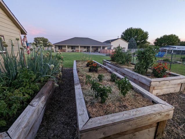 223108 E Perkins Road, Kennewick, WA 99337