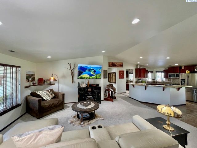 223108 E Perkins Road, Kennewick, WA 99337