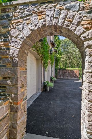 4 Red Fox Lane, Upper Brookville, NY 11545