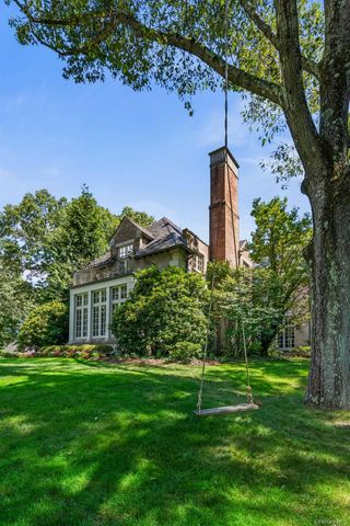 4 Red Fox Lane, Upper Brookville, NY 11545