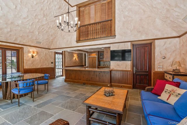 4 Red Fox Lane, Upper Brookville, NY 11545