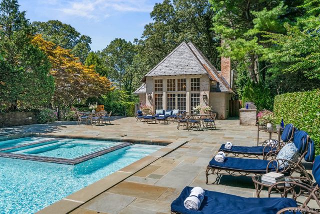 4 Red Fox Lane, Upper Brookville, NY 11545